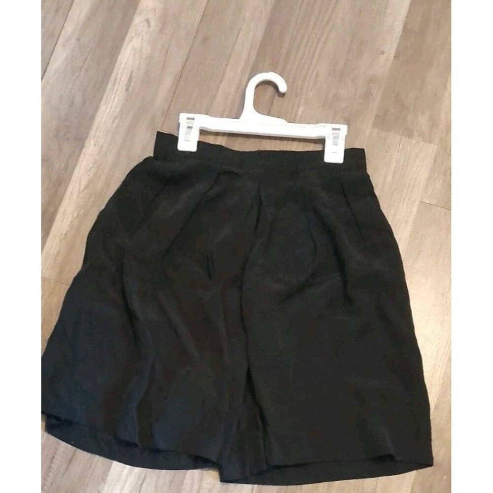 Vintage Black Culotte Style Shorts With Back Zipper. Size 8. B43